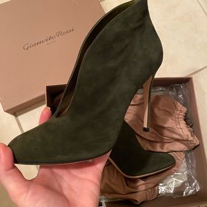 New Gianvito rossi vamp green suede bootie, 8 US